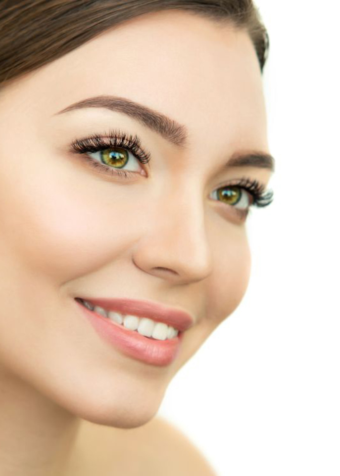 ضعي الخلطة على رموشك مثل المسكارا