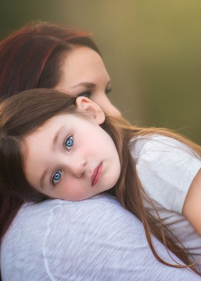 نصائح للتعامل مع تعلق الطفل الزائد بالام 