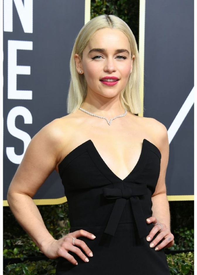 استطاعت ايميليا كلارك أن تثبت أنها أكثر النجمات أناقة