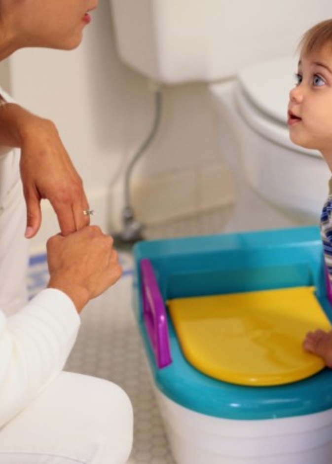 كيف أعلم طفلي دخول الحمام ليلا