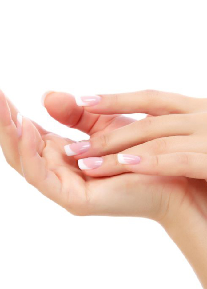 استخدمي زيت اللوز الحلو لحماية الأظافر