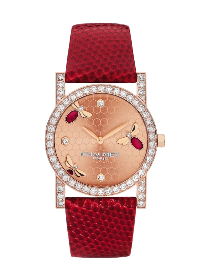 ساعة بولغاري من الذهب وحزام أحمر