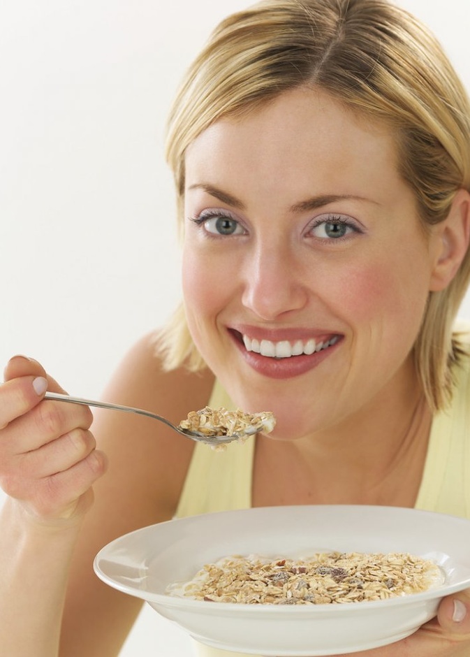 الشوفان مع الحليب من الوصفات الفعالة جدا في إذابة الشحوم و الدهون المتراكمة في الجسم