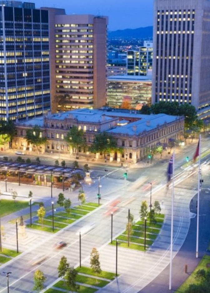 من اديلايد.