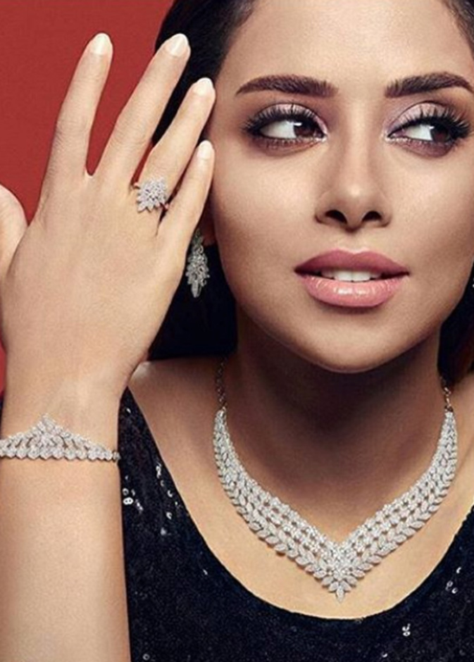 سحر اطلالة بلقيس بأفخم المجوهرات