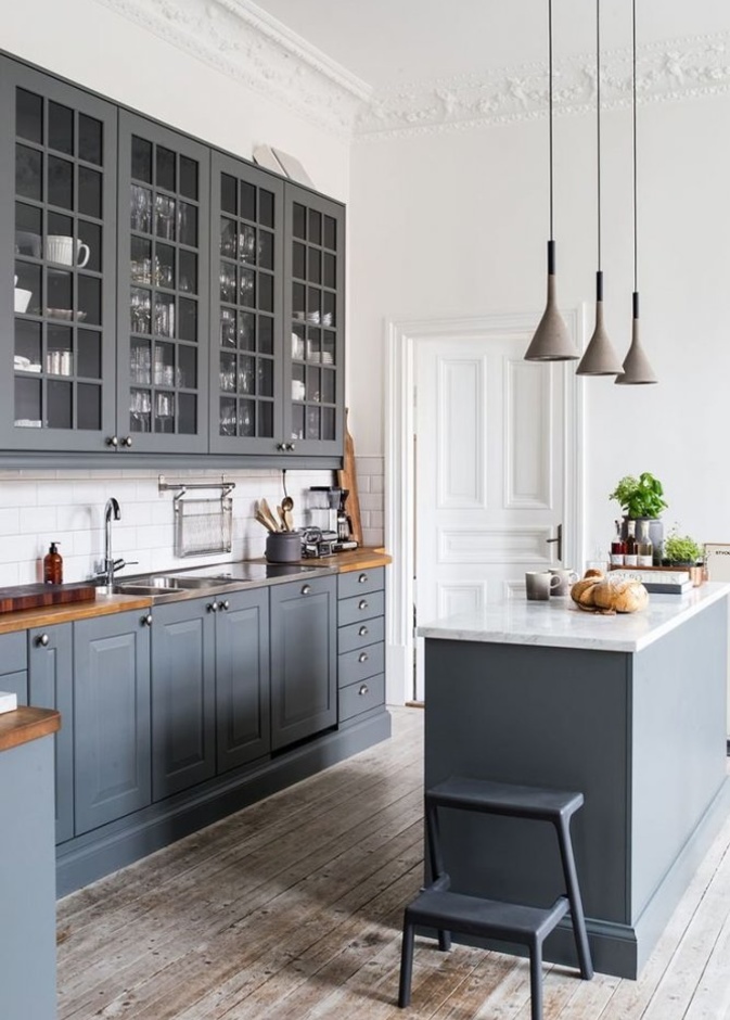 خزائن مطبخ رائعة بلونها الرصاصي