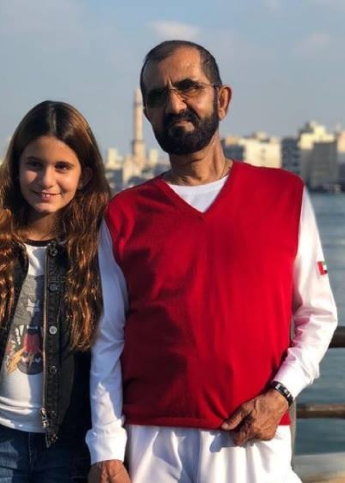 الشيخ محمد بن راشد يزور مع ابنته الجليلة حي الشندغة التاريخي في دبي