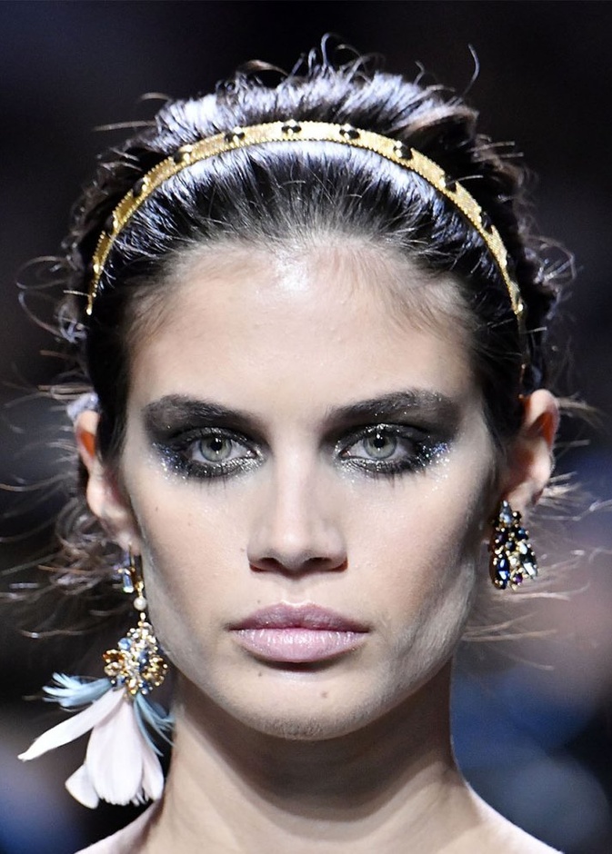 مكياج براق وذهبي للسهرات