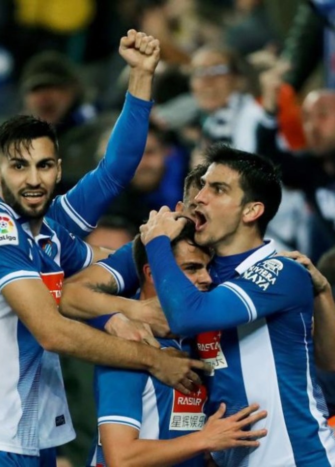 إسبانيول يعاقب برشلونة ويهزمه في الوقت القاتل