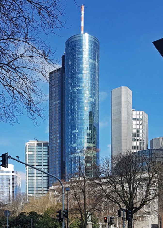 مبنى رومر والساحة من أهم المعالم في فرانكفورت