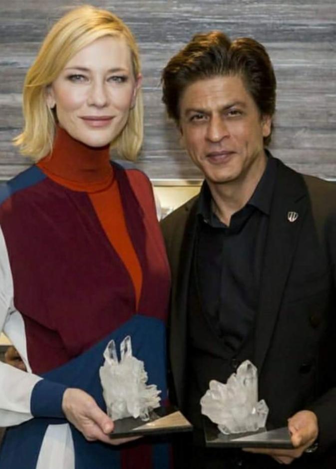 شاروخان شوهد إلى جانب كيت بلانشيت سير ألتون جون في الحفل