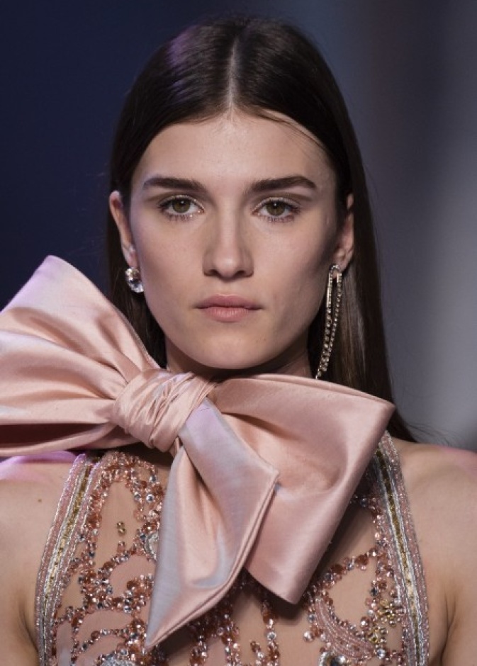 رسمات الظلال الذهبية في عرض زهير مراد Zuhair Murad