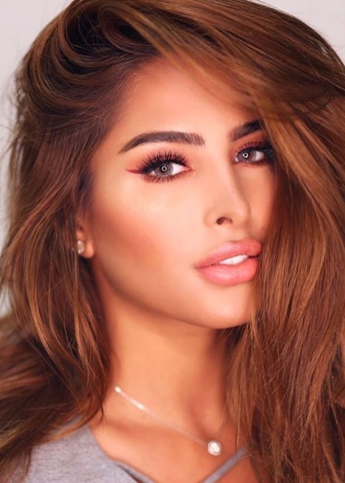 مكياج ناعم بدرجات الوردي من اختيار فوز