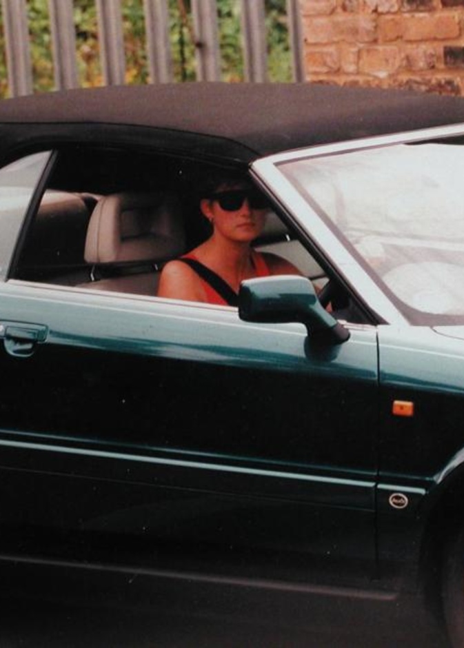 سيارة الأميرة ديانا المفضلة كانت تقل فيها الأميرين وليام و هاري