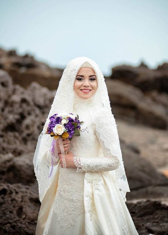 فستان عاجي