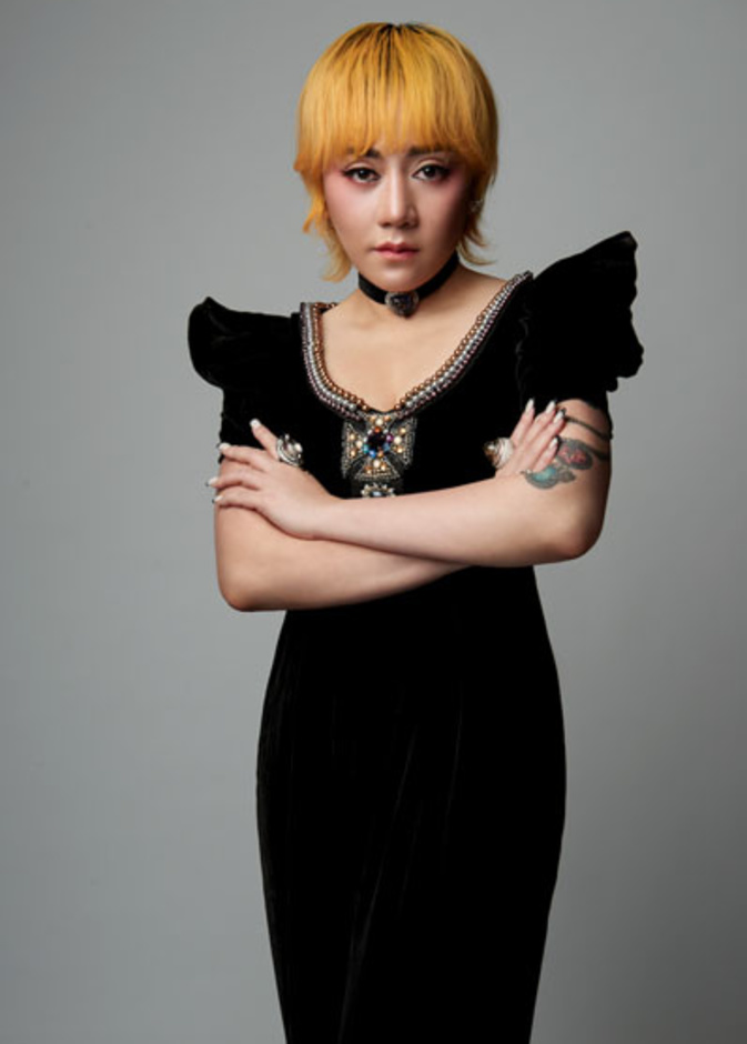 المصممة Anchalee لـ"هي": مصدر إلهامي هو حبّ الفرادة والاختلاف