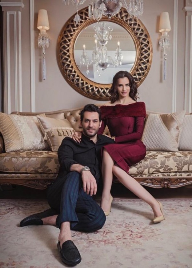 مراد يلدريم وزوجته