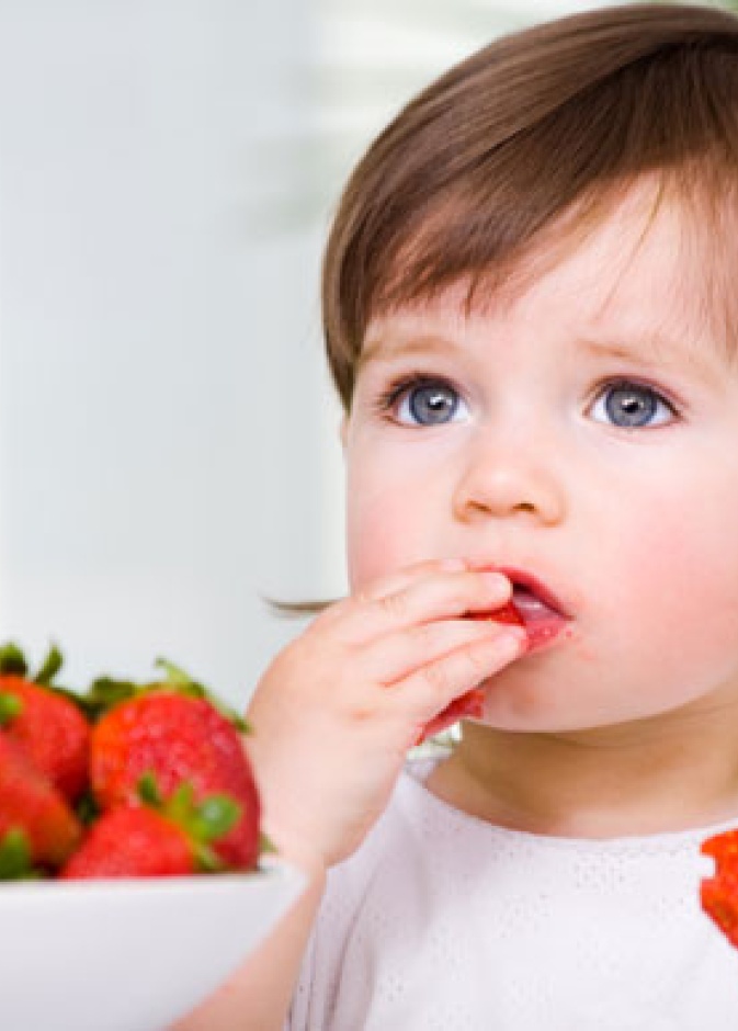 من فوائد الفراولة للاطفال انها تحافظ على صحة الدماغ والحماية من الاورام