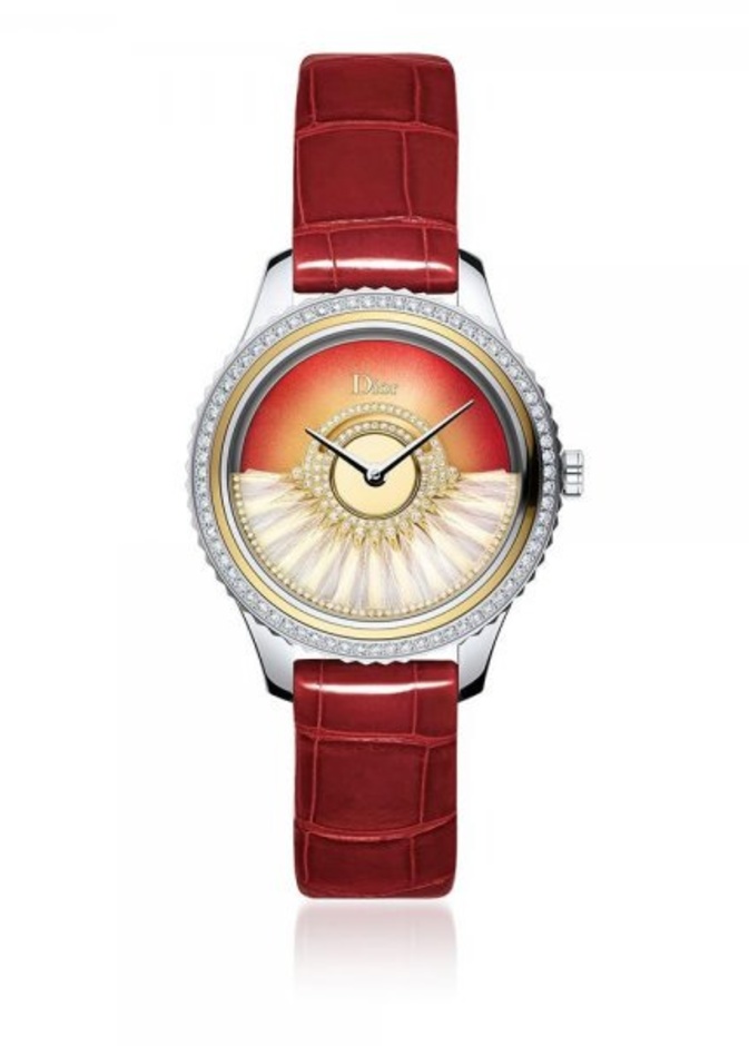 ساعة بولغري Bulgari باللون الأحمر