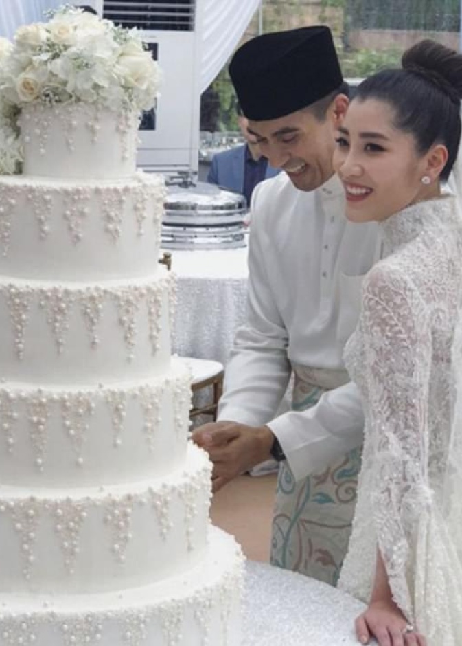 العروس خلال حفل الزفاف