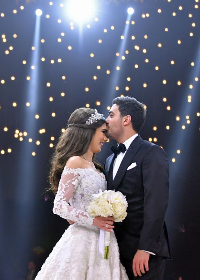 اجمل لحظة تجمع العروسين جيلبير حداد واسراء احمد