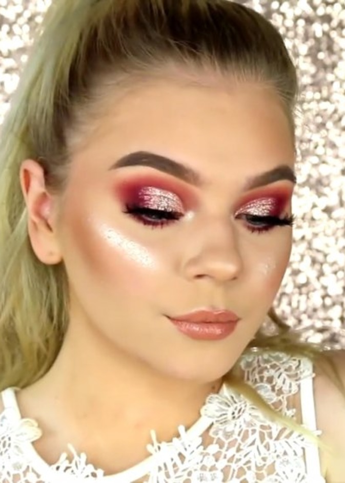 مكياج الجليتر يوم الزفاف يعطي العينين إشراقاً و لمعاناً 