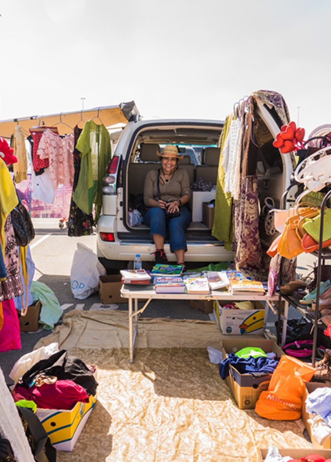 سوق للبيع من صندوق السيارة في القرية العالمية كل يوم جمعة