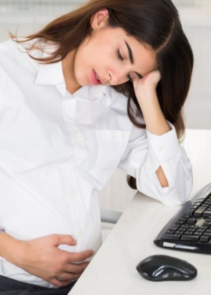 اضرار الجلوس على الكمبيوتر للحامل تتأرجح علميا بين التأييد والرفض وما تزال