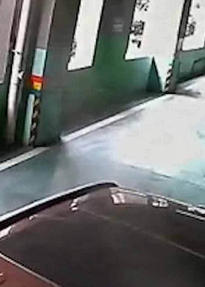 السيارة سقطت على ظهرها 