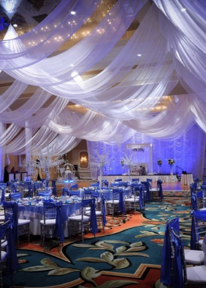 قومي بتخصيص طاولات الزفاف للأشخاص غير المرتبطين