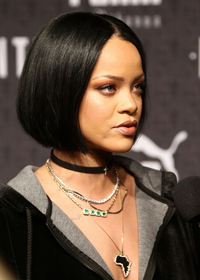 ريهانا ترتدي أقراط الأحجار الكريمة من Rihanna Loves Chopard