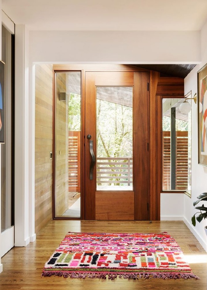 ديكور مدخل المنزل يتألق بجمال الخشب و تصاميمه