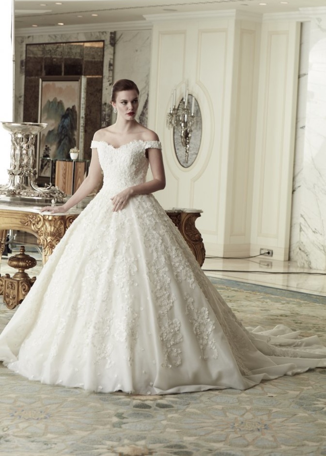 فساتين زفاف بإطلالة أميرية ناعمة و فخمة من مجموعة Figura Fashion خلال معرض عروس دبي 2018