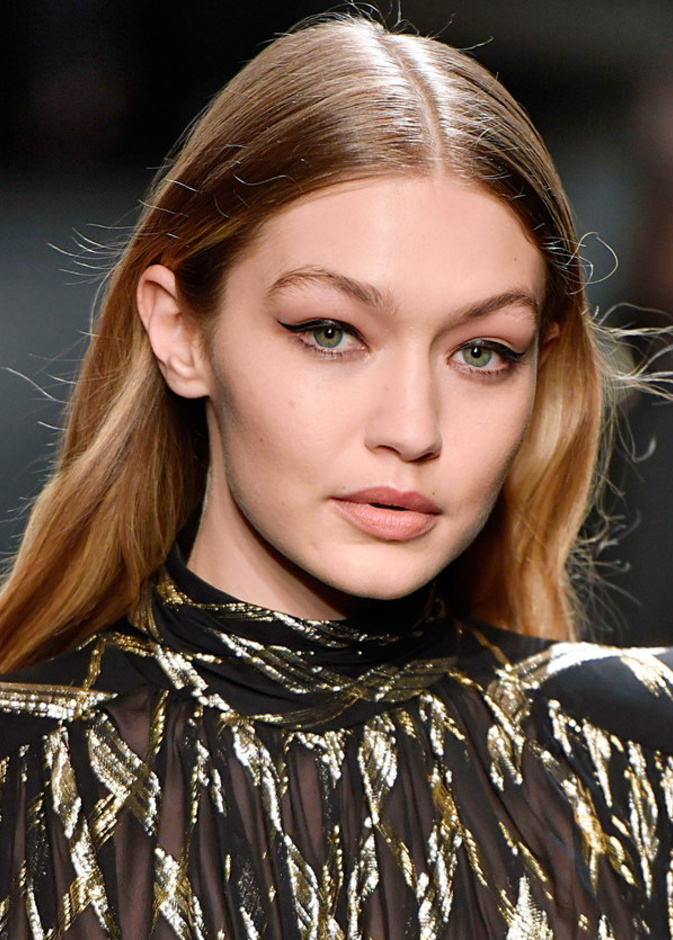 مكياج عيون مع الايلاينر البني من Roberto Cavalli