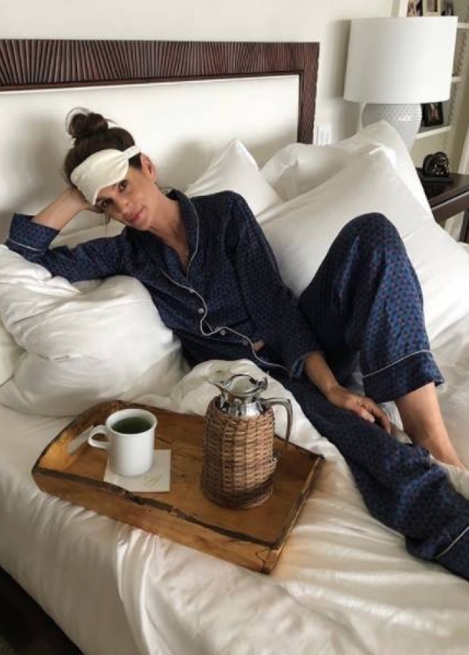 سندي كروفورد تمضي عطلة نهاية الأسبوع باسترخاء أنيق