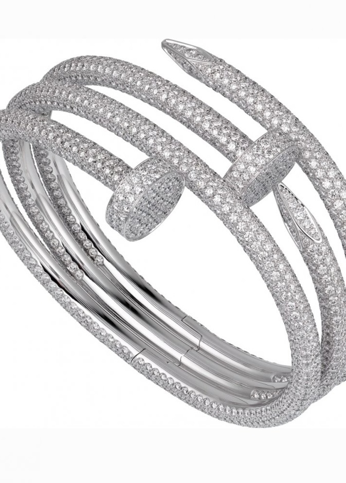 مجموعة اساور من الذهب الابيض تخطف الانفاس من دار كارتير