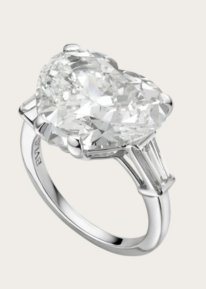 خاتم من بولغاري للخطوبة بححر ماسي مربع