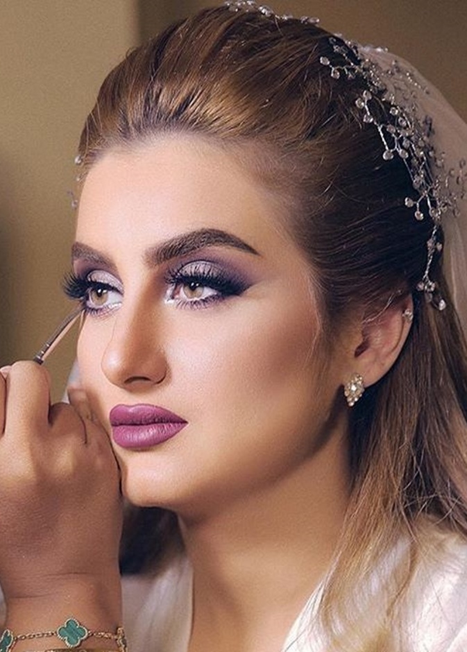 مكياج عيون براق للعيون