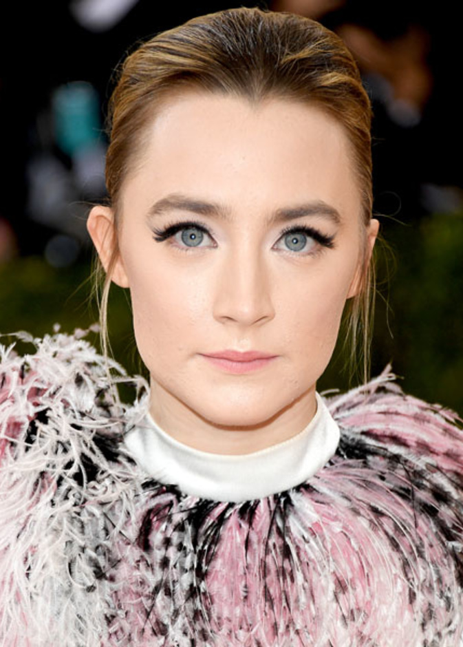 عيون مكحلة ساويرس رونان في حفل Met Gala 2016