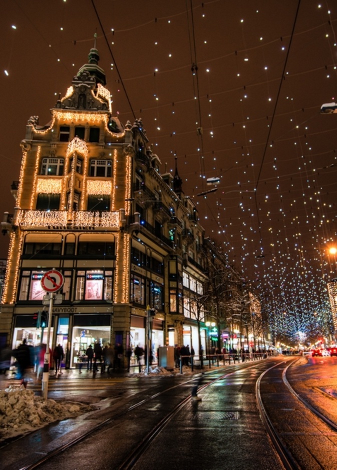 المقاهي في شارع الشانزليزيه