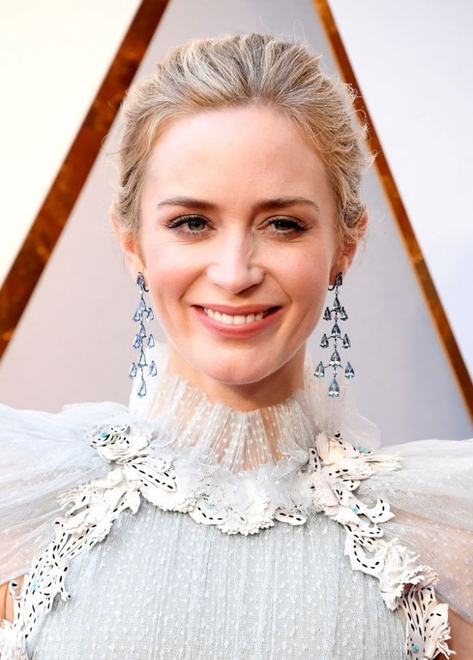 ايميلي بلانت ترتدي أقراط شوبارد  في حفل الأوسكار 2018