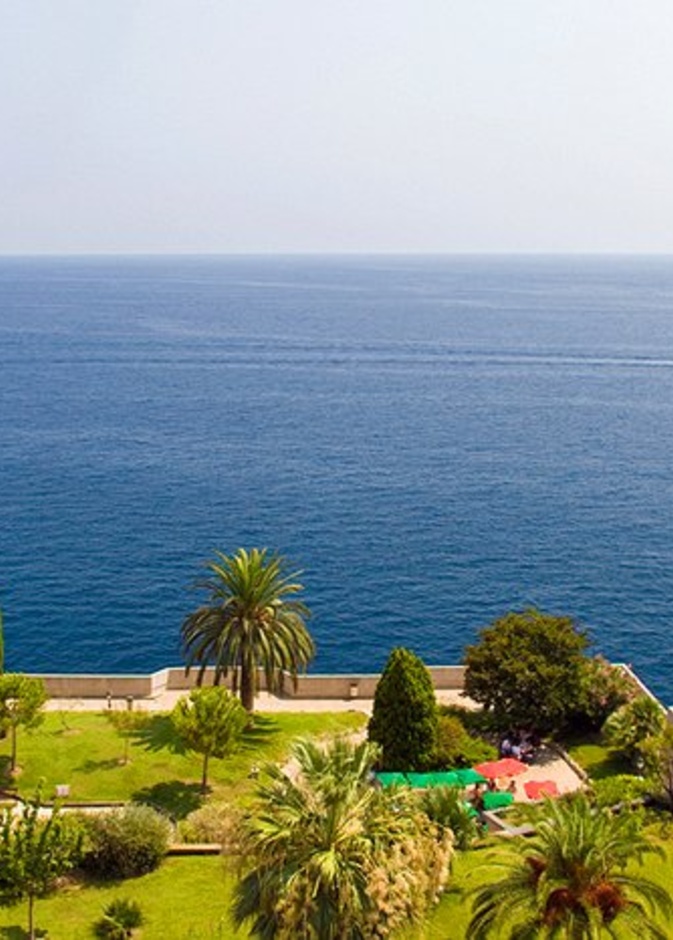 من حديقة الاميرة غرايس كيلي للورود