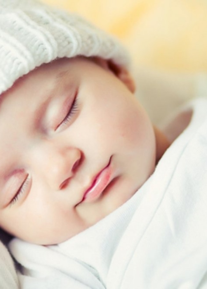 عدد ساعات نوم الطفل في الشهر الثالث خمس عشرة ساعة يوميا