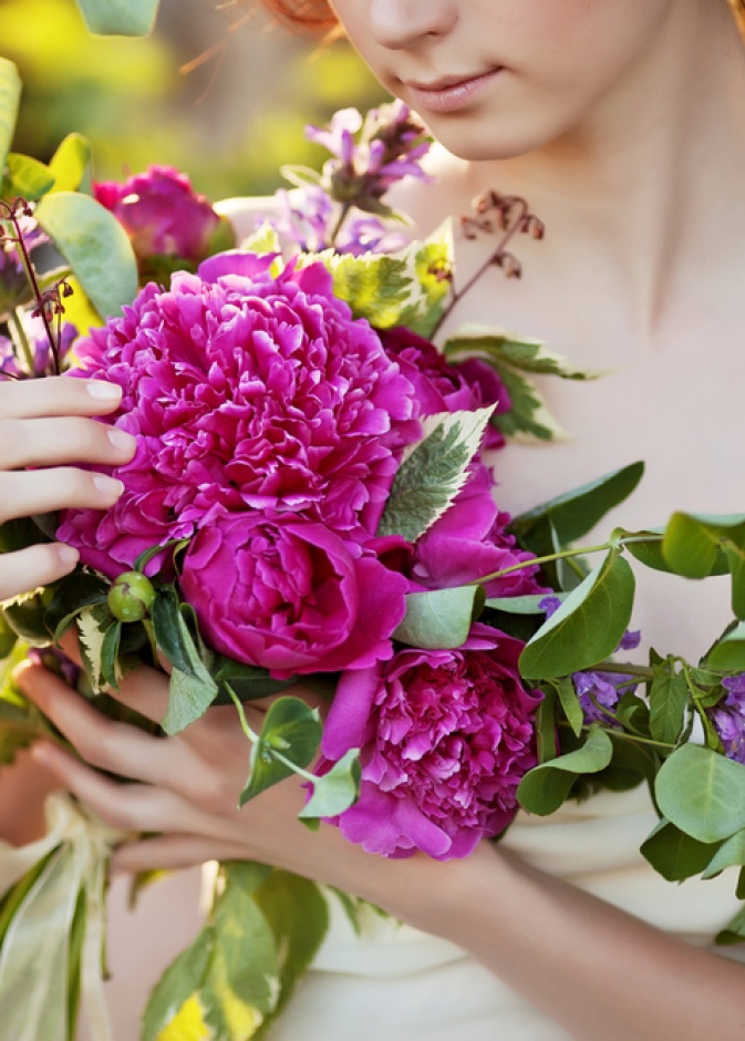 امزجي اللون الاصفر مع البنفسجي والابيض لباقة مميزة.