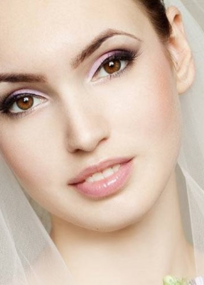 تألقي بمكياج يناسب ملامح بشرتك في ليلة العمر.
