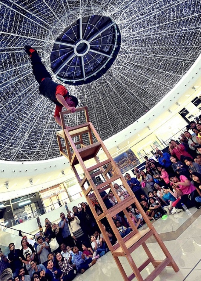 مهرجان عروض الشوارع في دبي مارينا يعود بنسخته الثامنة