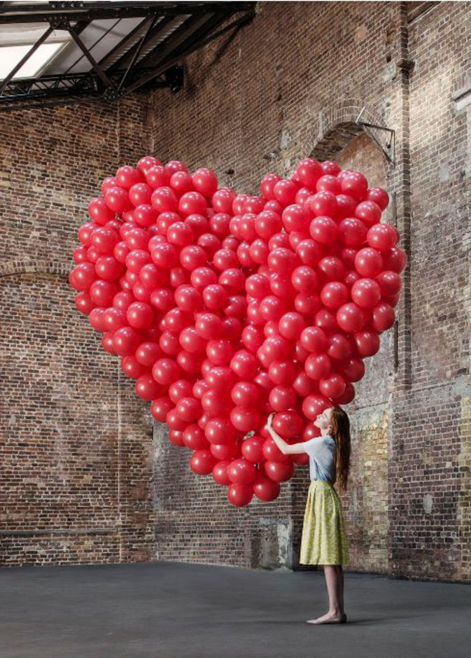 تتميّز بأنها صاحبة شخصية قوية في الحب وتلفت نظر الرجل بسحرها وحماستها.