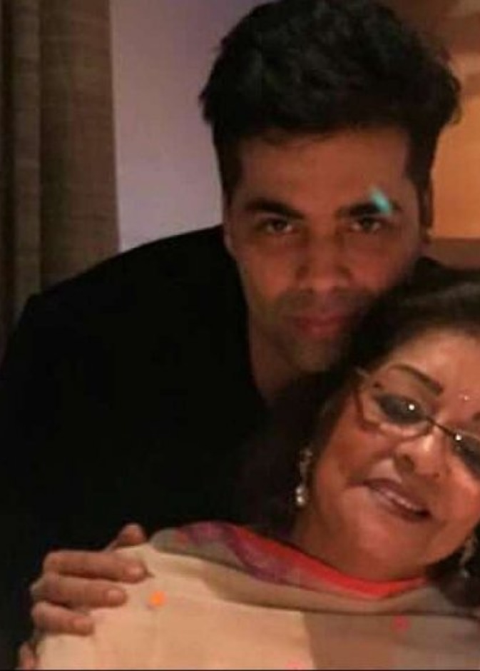 نجوم بوليوود يحتفلون بعيد ميلاد والدة كاران جوهر