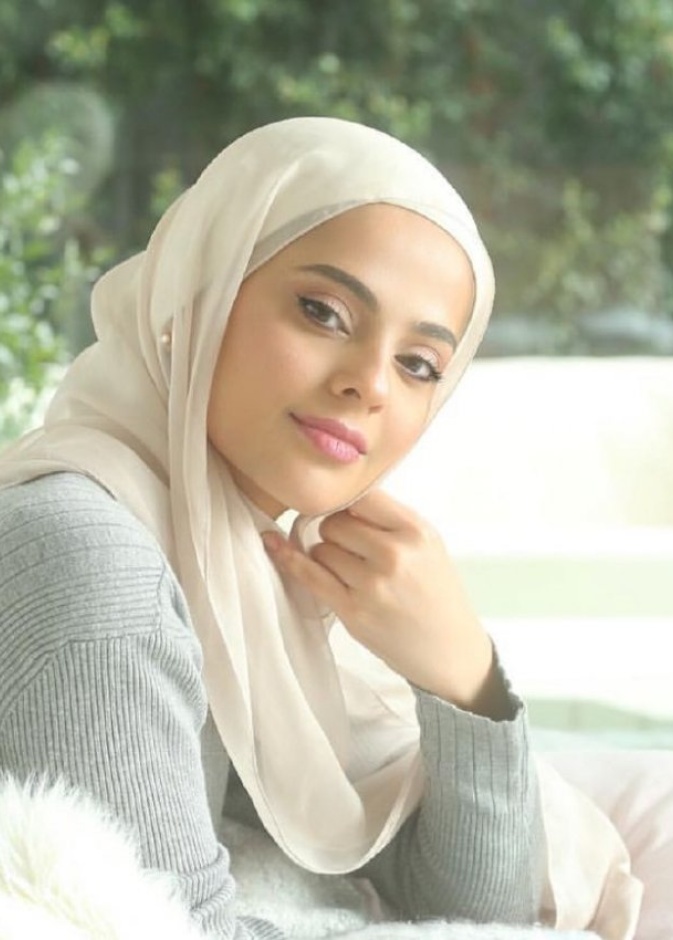 يليق اللون الابيض بالوان البشرة الداكنة