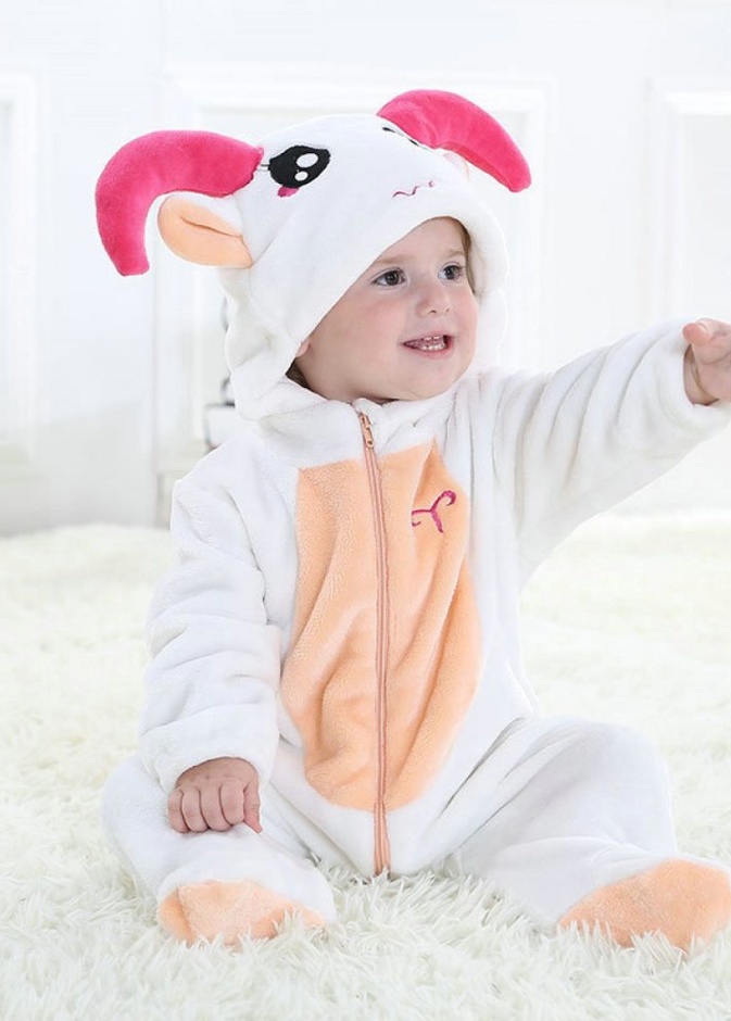 هو طفل كريم ولا يمانع مشاركة العابه مع اصدقائه